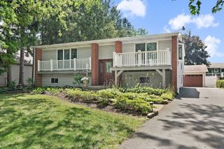 1151 Country Club Road, Lake Zurich, IL 60047
