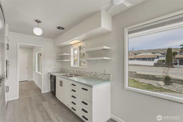 1530 Eastmont Avenue, East Wenatchee, WA 98802