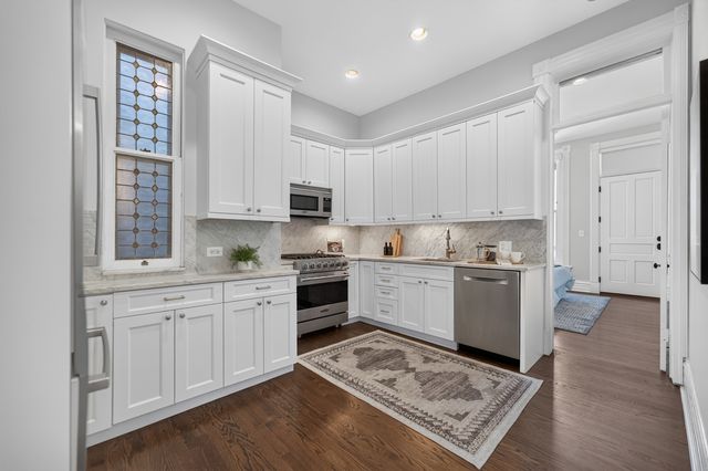 820 W Webster Avenue 2W, Chicago, IL 60614