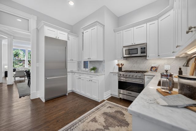820 W Webster Avenue 2W, Chicago, IL 60614