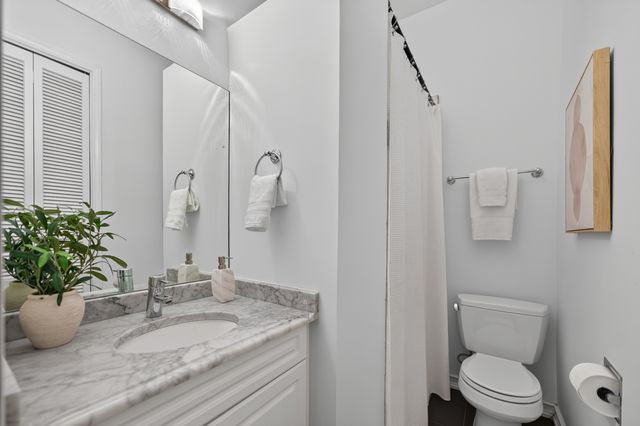 820 W Webster Avenue 2W, Chicago, IL 60614