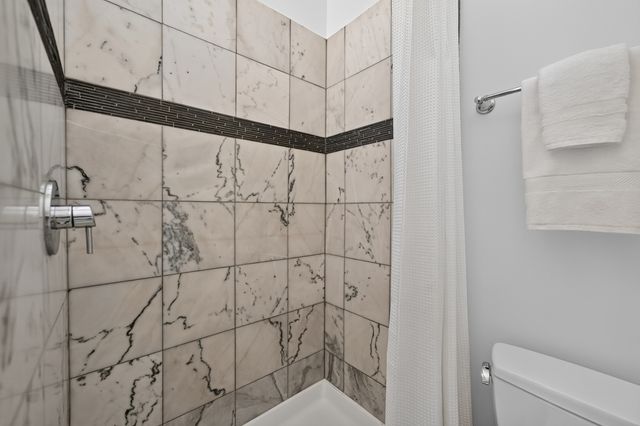 820 W Webster Avenue 2W, Chicago, IL 60614