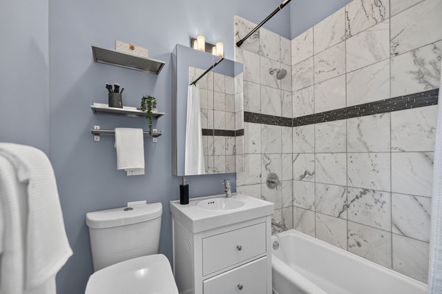 820 W Webster Avenue 2W, Chicago, IL 60614
