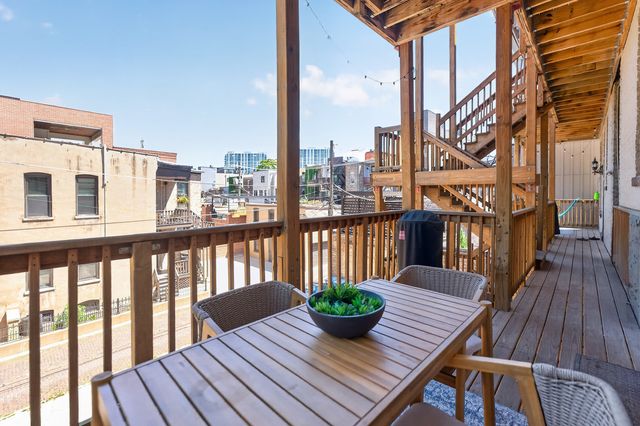 820 W Webster Avenue 2W, Chicago, IL 60614