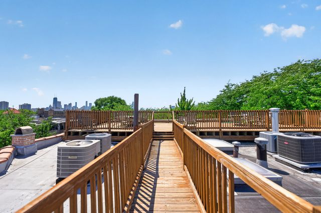 820 W Webster Avenue 2W, Chicago, IL 60614