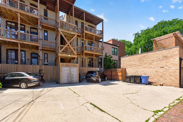 820 W Webster Avenue 2W, Chicago, IL 60614
