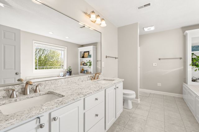 2584 NW 158th Street, Clive, IA 50325