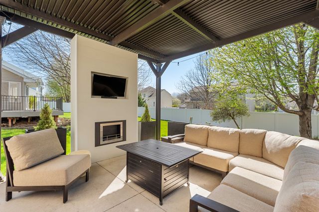 2584 NW 158th Street, Clive, IA 50325