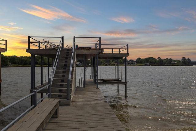 224 Pin Oak Drive, Mabank, TX 75156