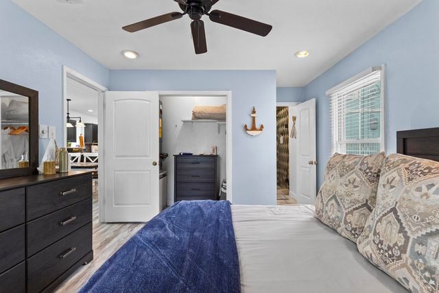 224 Pin Oak Drive, Mabank, TX 75156