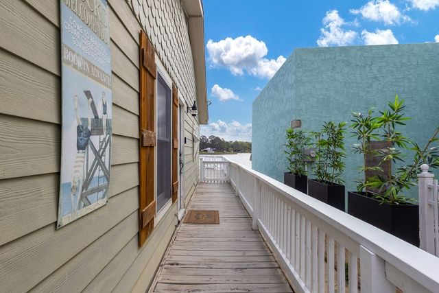224 Pin Oak Drive, Mabank, TX 75156