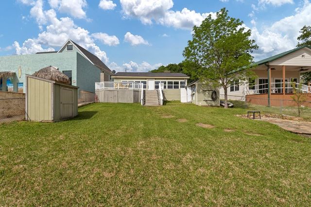 224 Pin Oak Drive, Mabank, TX 75156