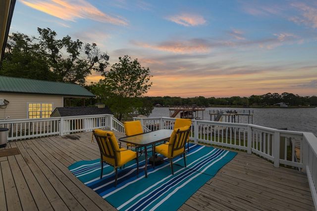 224 Pin Oak Drive, Mabank, TX 75156