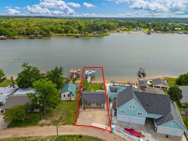 224 Pin Oak Drive, Mabank, TX 75156