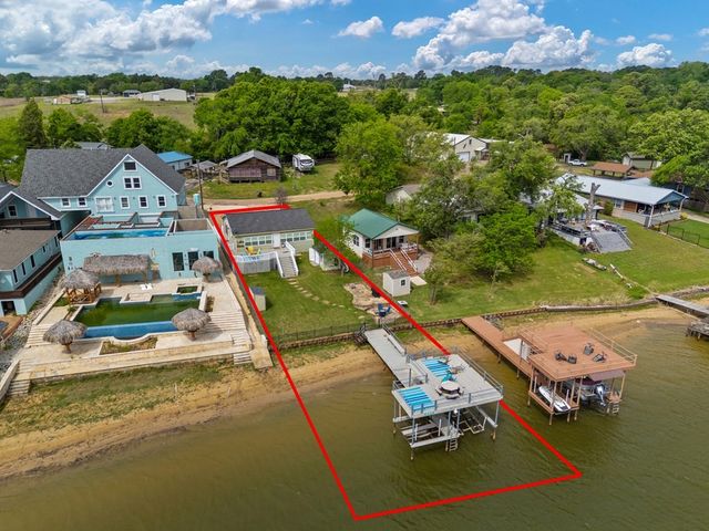 224 Pin Oak Drive, Mabank, TX 75156