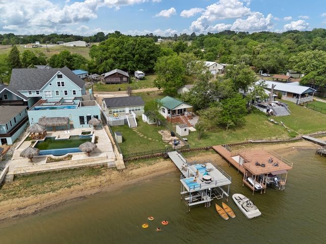 224 Pin Oak Drive, Mabank, TX 75156