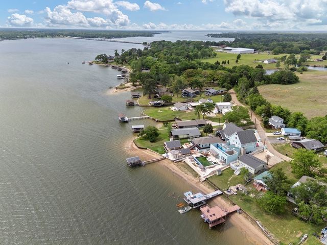 224 Pin Oak Drive, Mabank, TX 75156