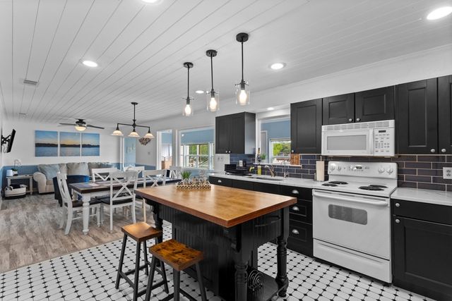 224 Pin Oak Drive, Mabank, TX 75156