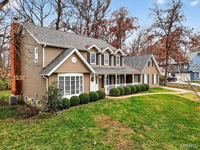 15966 Quiet Oak Road, Chesterfield, MO 63017