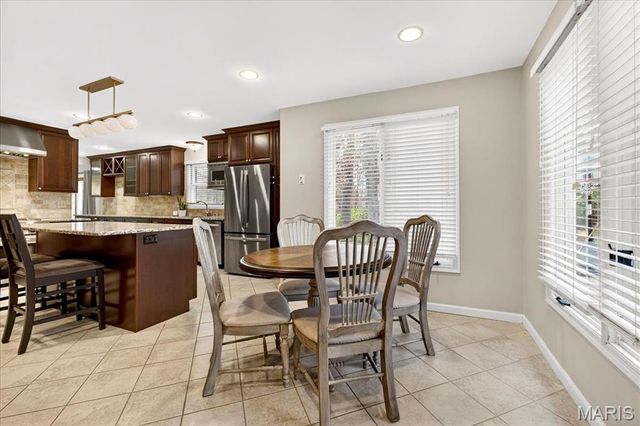 15966 Quiet Oak Road, Chesterfield, MO 63017