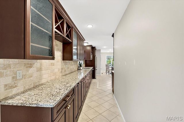 15966 Quiet Oak Road, Chesterfield, MO 63017