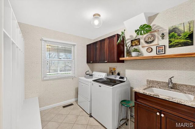 15966 Quiet Oak Road, Chesterfield, MO 63017