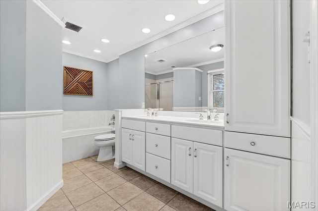 15966 Quiet Oak Road, Chesterfield, MO 63017