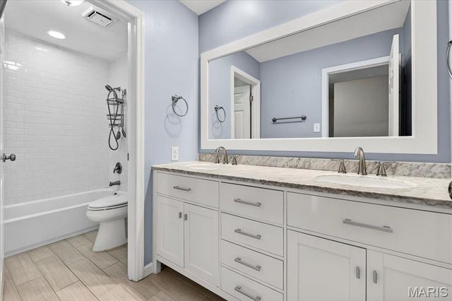 15966 Quiet Oak Road, Chesterfield, MO 63017