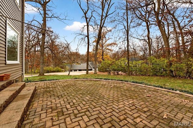 15966 Quiet Oak Road, Chesterfield, MO 63017