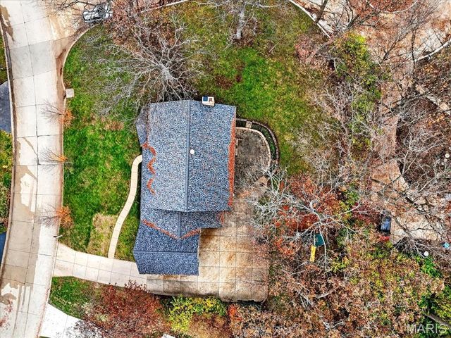 15966 Quiet Oak Road, Chesterfield, MO 63017