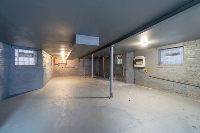 6961 S Eberhart Avenue, Chicago, IL 60637