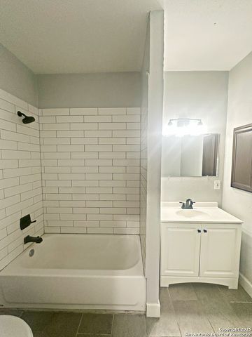 7550 Oak Chase Apt 3, San Antonio, TX 78239