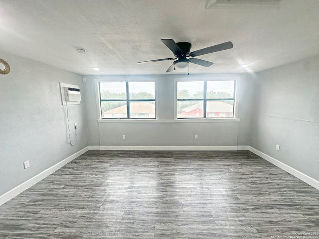 7550 Oak Chase Apt 3, San Antonio, TX 78239