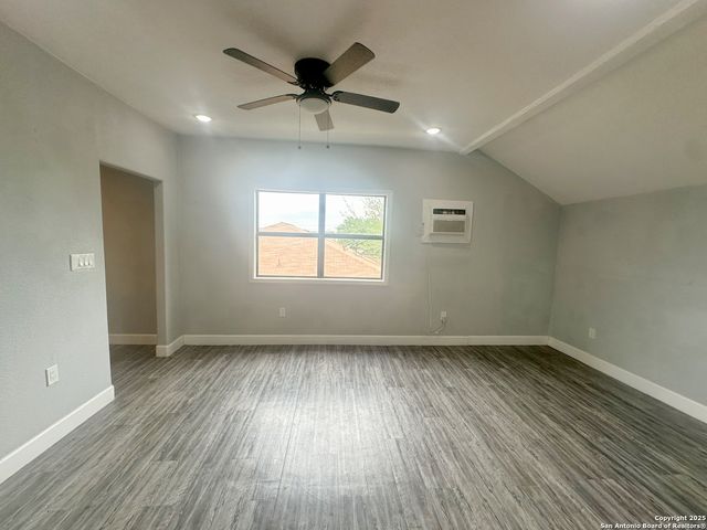 7550 Oak Chase Apt 3, San Antonio, TX 78239