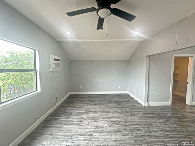 7550 Oak Chase Apt 3, San Antonio, TX 78239