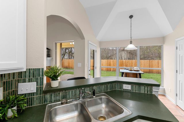 500 Maple Run DR, Round Rock, TX 78664