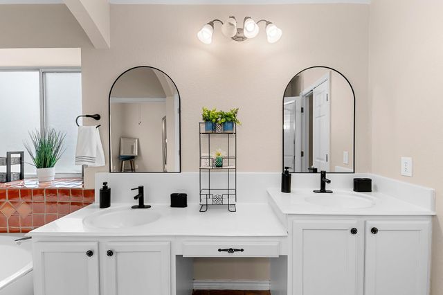 500 Maple Run DR, Round Rock, TX 78664