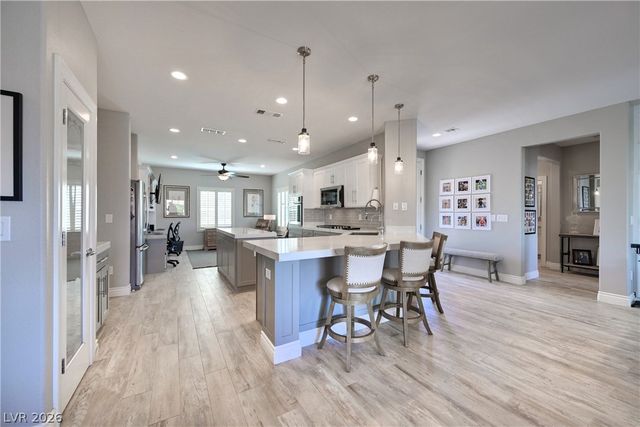 2211 Twin Falls Drive, Henderson, NV 89044