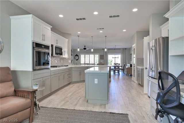 2211 Twin Falls Drive, Henderson, NV 89044