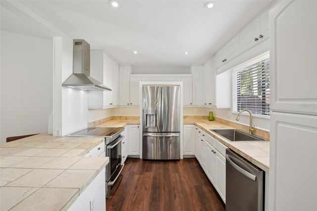 665 EASTPOINTE PARKWAY, Sarasota, FL 34232