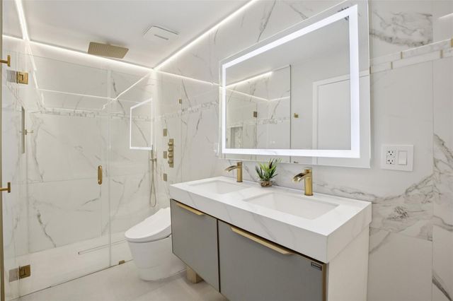 665 EASTPOINTE PARKWAY, Sarasota, FL 34232