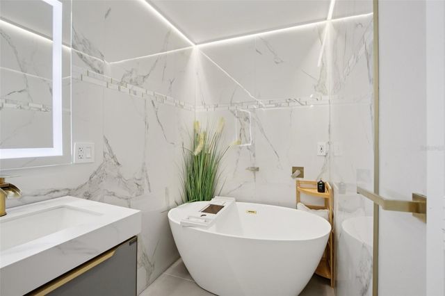 665 EASTPOINTE PARKWAY, Sarasota, FL 34232