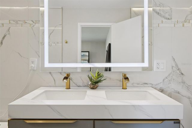 665 EASTPOINTE PARKWAY, Sarasota, FL 34232