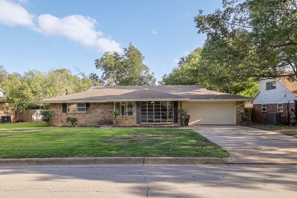 2709 Larkin Avenue, Fort Worth, TX 76133 — exterior