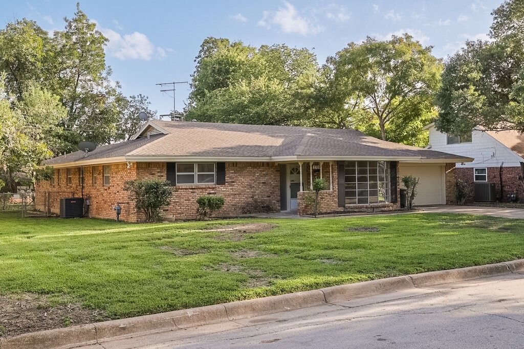 2709 Larkin Avenue, Fort Worth, TX 76133 — photo 2
