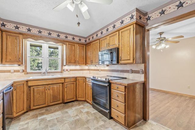 2416 W 111th St S, Peck, KS 67120