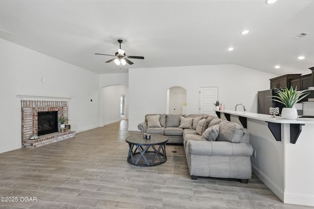 1020 S Florida Avenue, Joplin, MO 64801