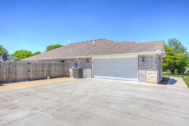 1020 S Florida Avenue, Joplin, MO 64801