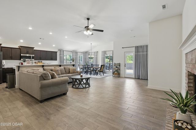 1020 S Florida Avenue, Joplin, MO 64801