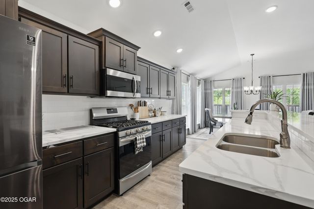 1020 S Florida Avenue, Joplin, MO 64801